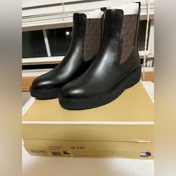 Michael Kors Shoes - Michael Kors Miller Chelsea boot black w/signature brown side panels sz 6.5 NIB